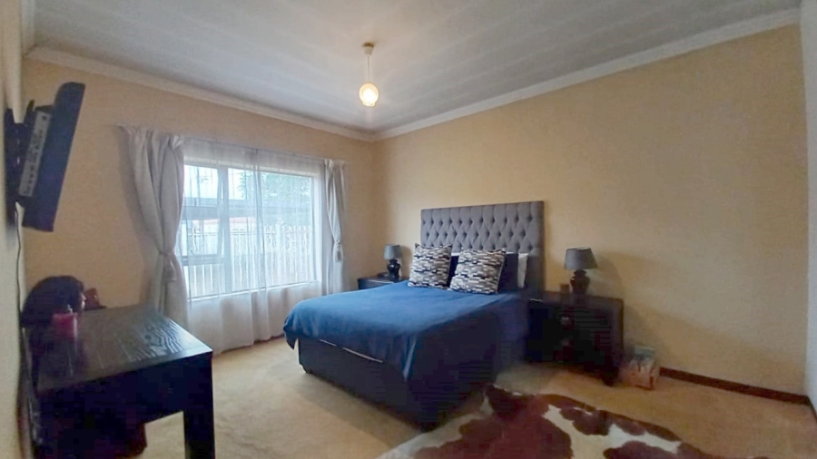 To Let 4 Bedroom Property for Rent in Mandela View Free State